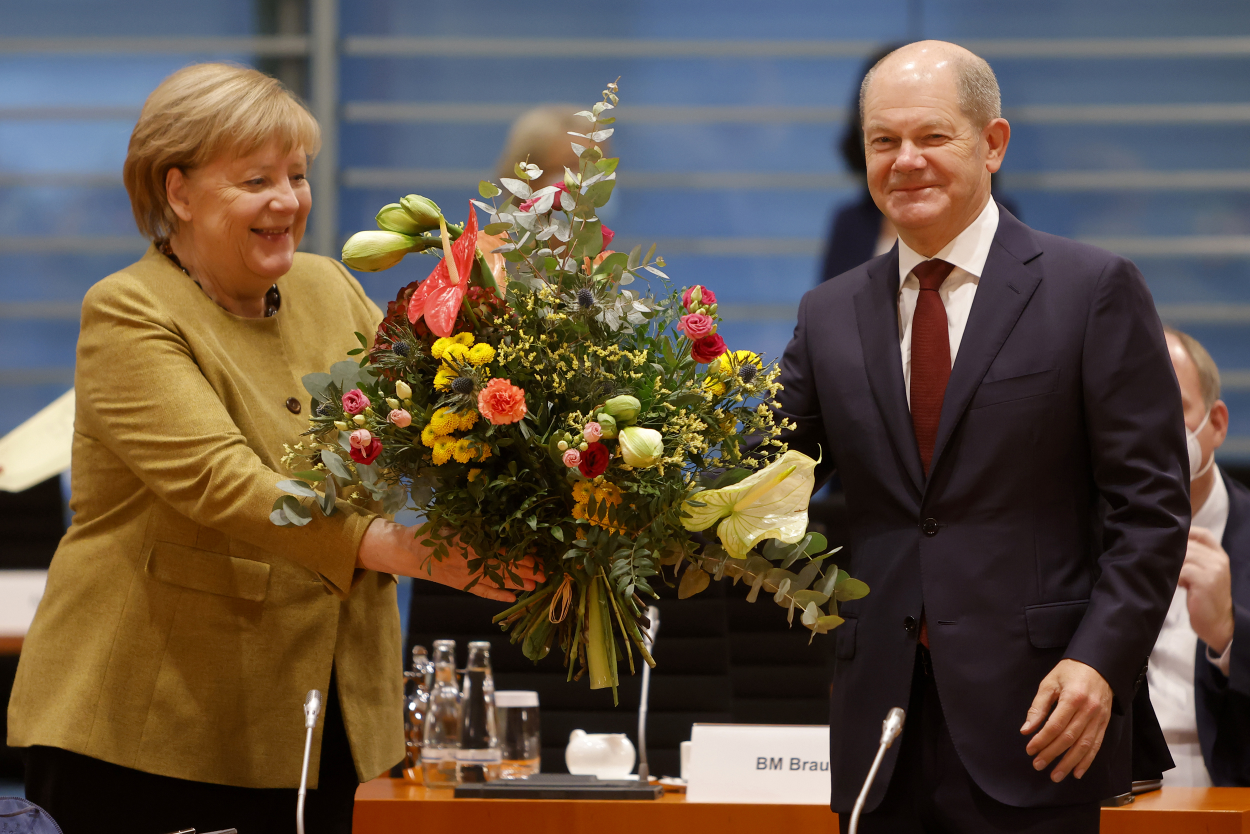 Olaf Scholz thay thế Thủ tướng Đức sắp mãn nhiệm Angela Merkel khi một liên minh mới được công bố