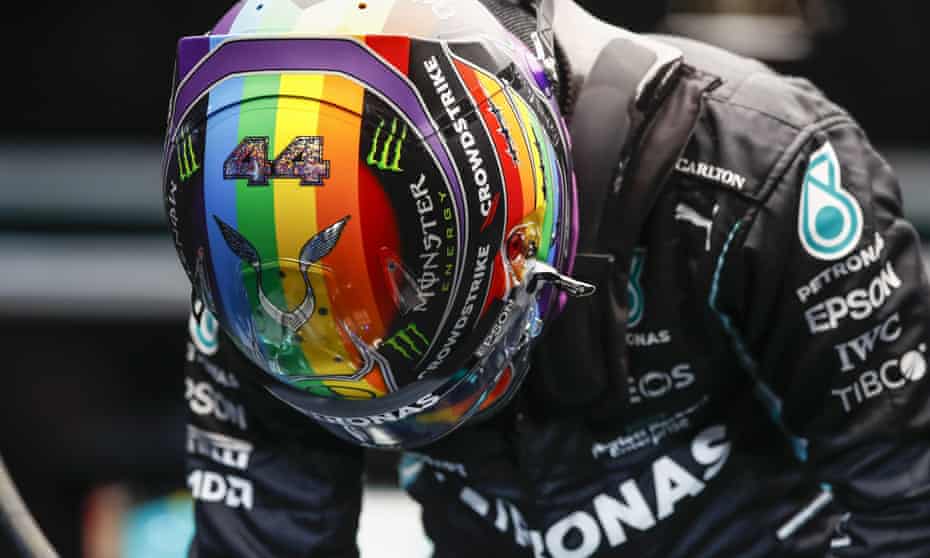 Lewis Hamilton được khen ngợi sau khi đội mũ bảo hiểm mang biểu tượng cầu vồng trong buổi tập Qatar Grand Prix