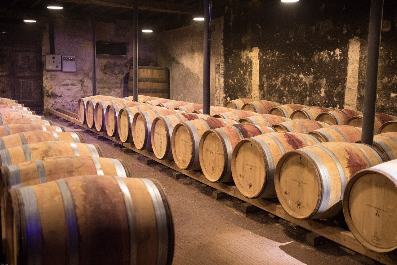 Rượu vang: Các vấn đề về chuỗi cung ứng đặt ra sức ép lên con đường Beaujolais Nouveau
