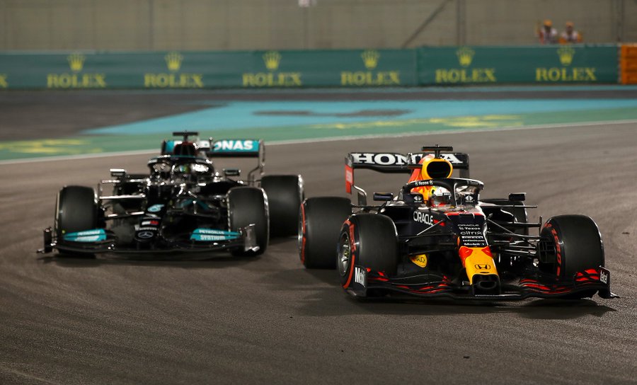 Max Verstappen người Hà Lan lần đầu tiên đăng quang nhà vô địch thế giới giải đua Công thức 1