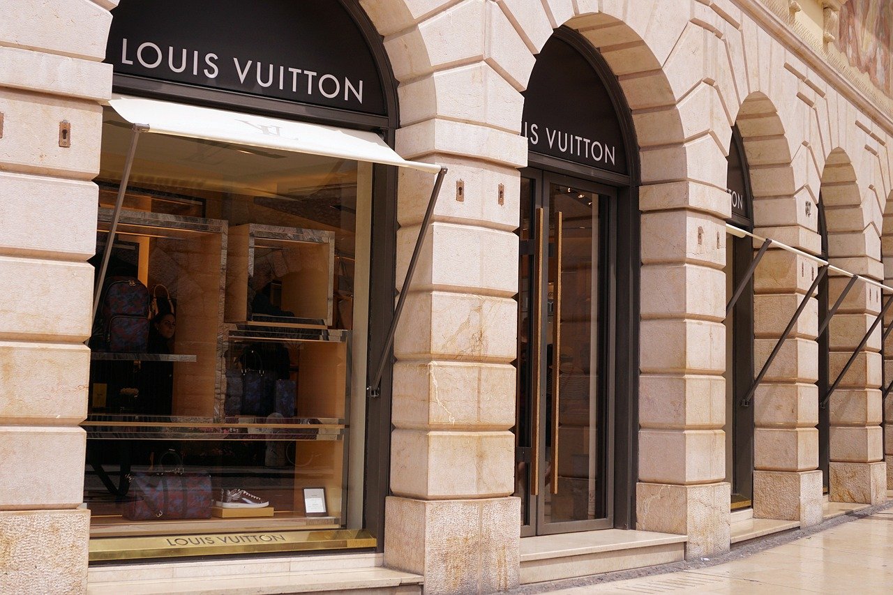 Hãng hàng xa xỉ của Pháp LVMH trả 10 triệu euro để giải quyết các khiếu nại về gián điệp