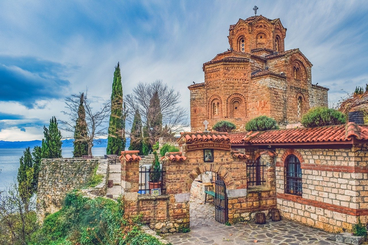 Theo một thăm dò dư luận: Hai phần ba người dân ở Bắc Macedonia tin rằng COVID được tạo ra để kiểm soát con người