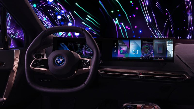 Mẫu xe ý tưởng iX Flow mới của BMW có thể thay đổi màu sắc