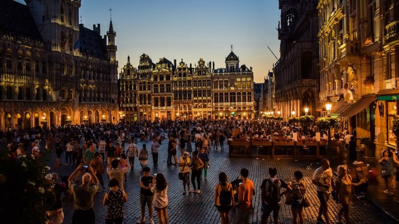 Đụng độ ở Brussels khi hàng nghìn người phản đối các quy định về thẻ y tế COVID