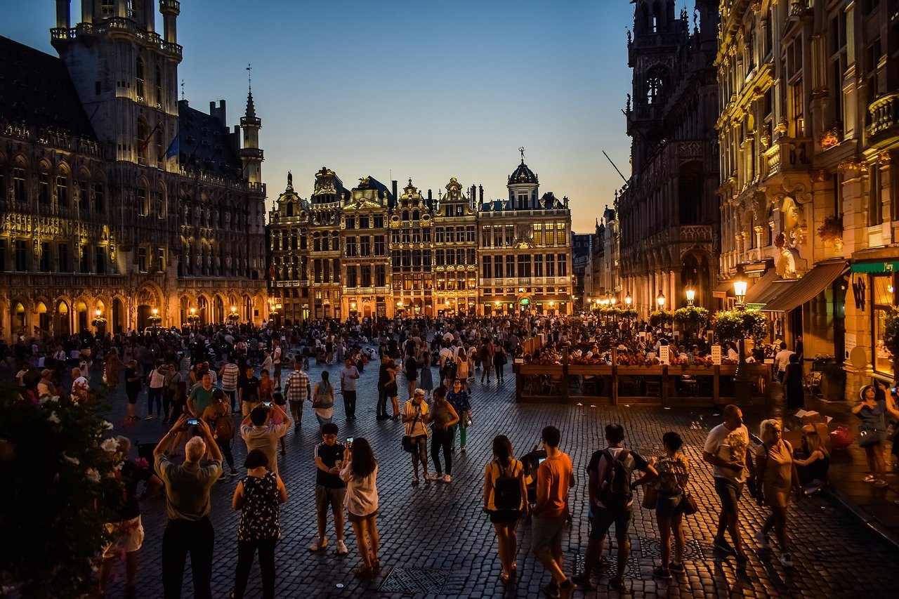 Đụng độ ở Brussels khi hàng nghìn người phản đối các quy định về thẻ y tế COVID