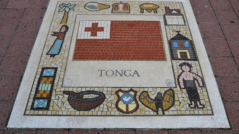 Những con sóng lớn đập vào Tonga sau khi núi lửa dưới nước phun trào