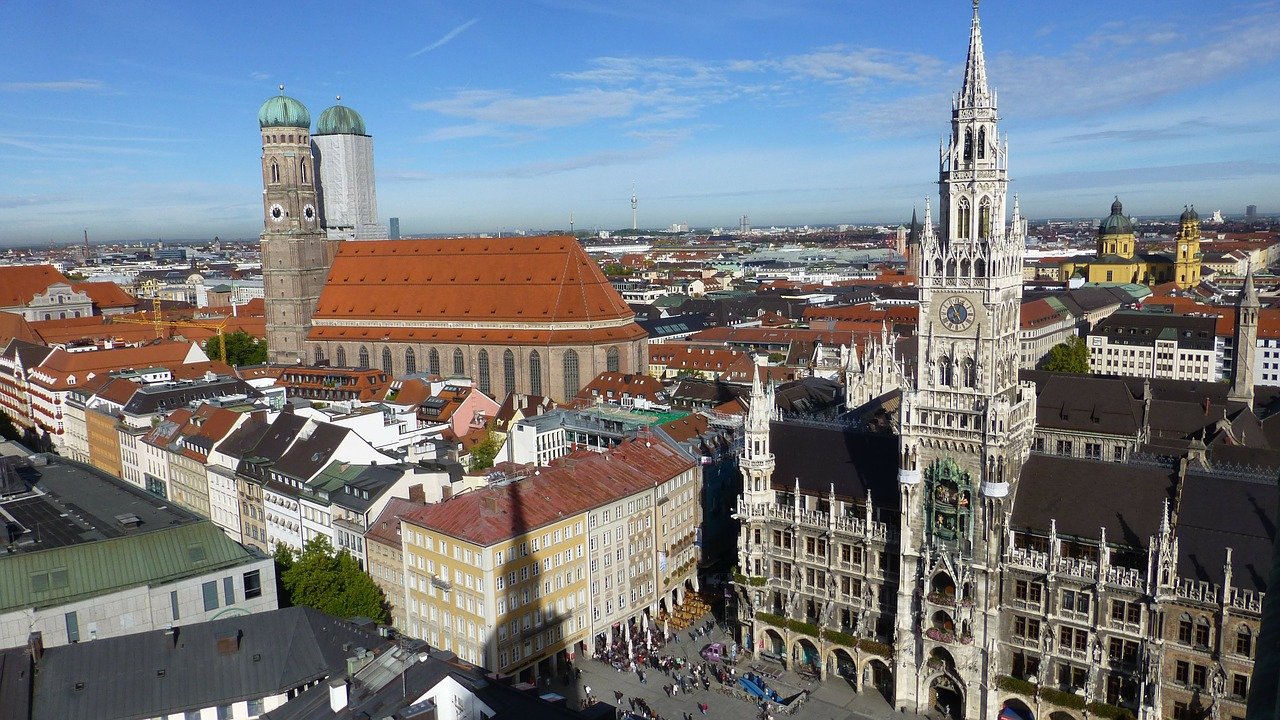 Bavaria, CHLB Đức: Một tài xế xe tải say rượu đã tông vào hàng chục chiếc xe ô tô trên đường phố