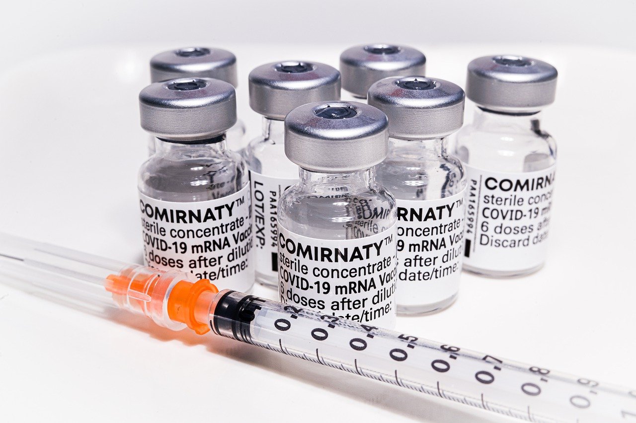 EU điều tra các báo cáo về rối loạn kinh nguyệt sau khi tiêm mRNA Covid