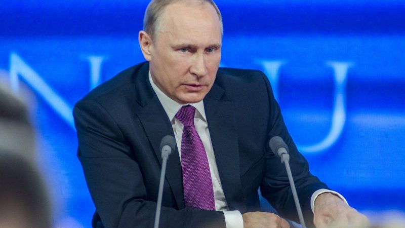 Ai ở Nga có thể ngăn cản Putin không gây ra chiến tranh?