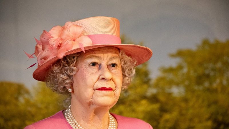 Cung điện Buckingham cho biết Nữ hoàng Elizabeth của Anh xét nghiệm dương tính với COVID-19 với các triệu chứng ‘nhẹ’