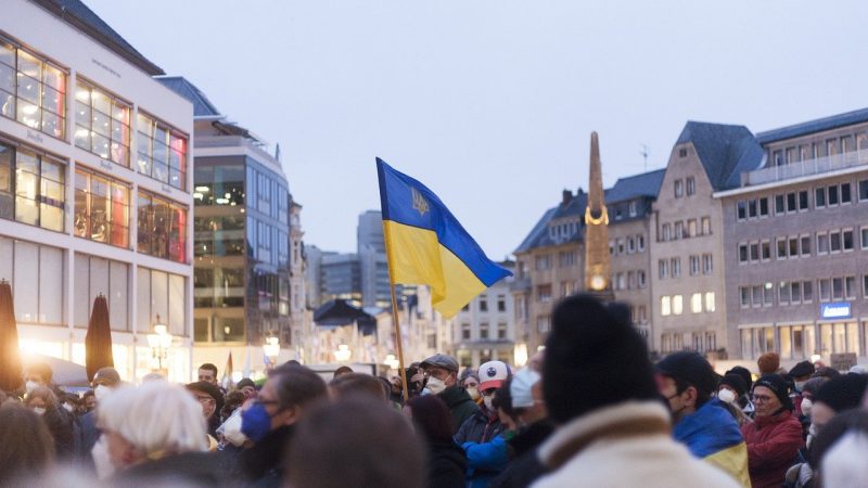 Putin cảnh báo vùng cấm bay; Zelenskyy nói với người Ukraine hãy ‘tấn công’