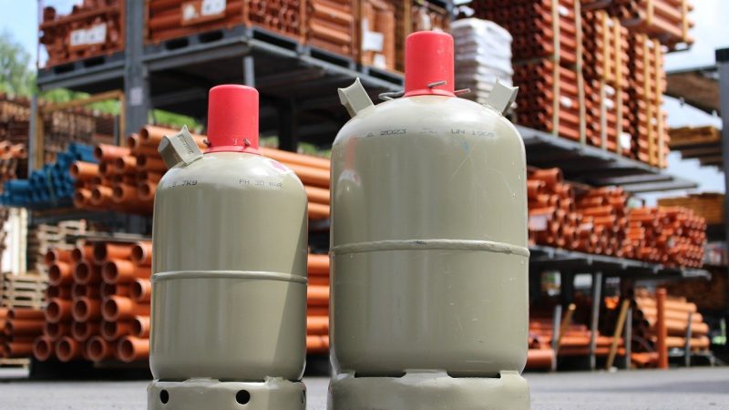 Giá khí đốt châu Âu tăng vọt lên mức kỷ lục mới trong bối cảnh lo ngại lệnh trừng phạt