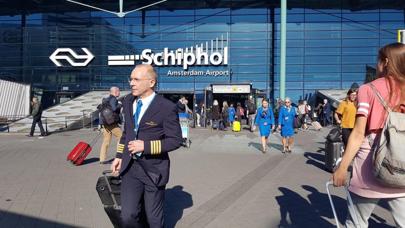Hà Lan: Thêm hàng dài đợi ở Schiphol, sân bay yêu cầu các hãng hàng không hủy chuyến bay