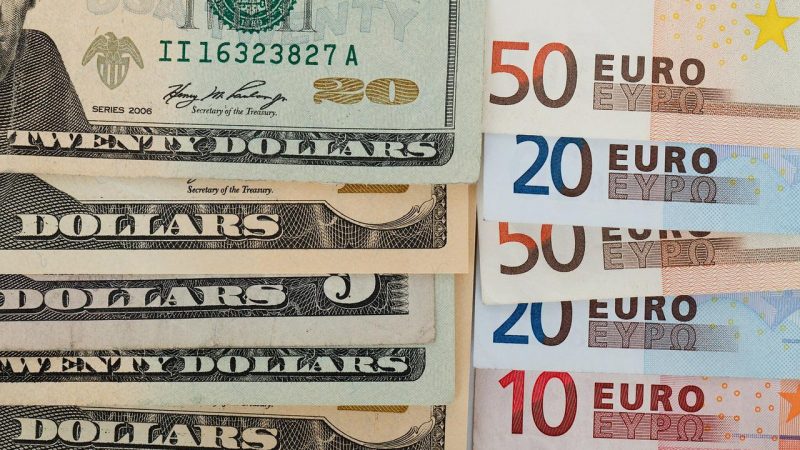 Đồng euro gần ngang bằng với đồng đô la: Đây là ý nghĩa của nó đối với các nhà đầu tư