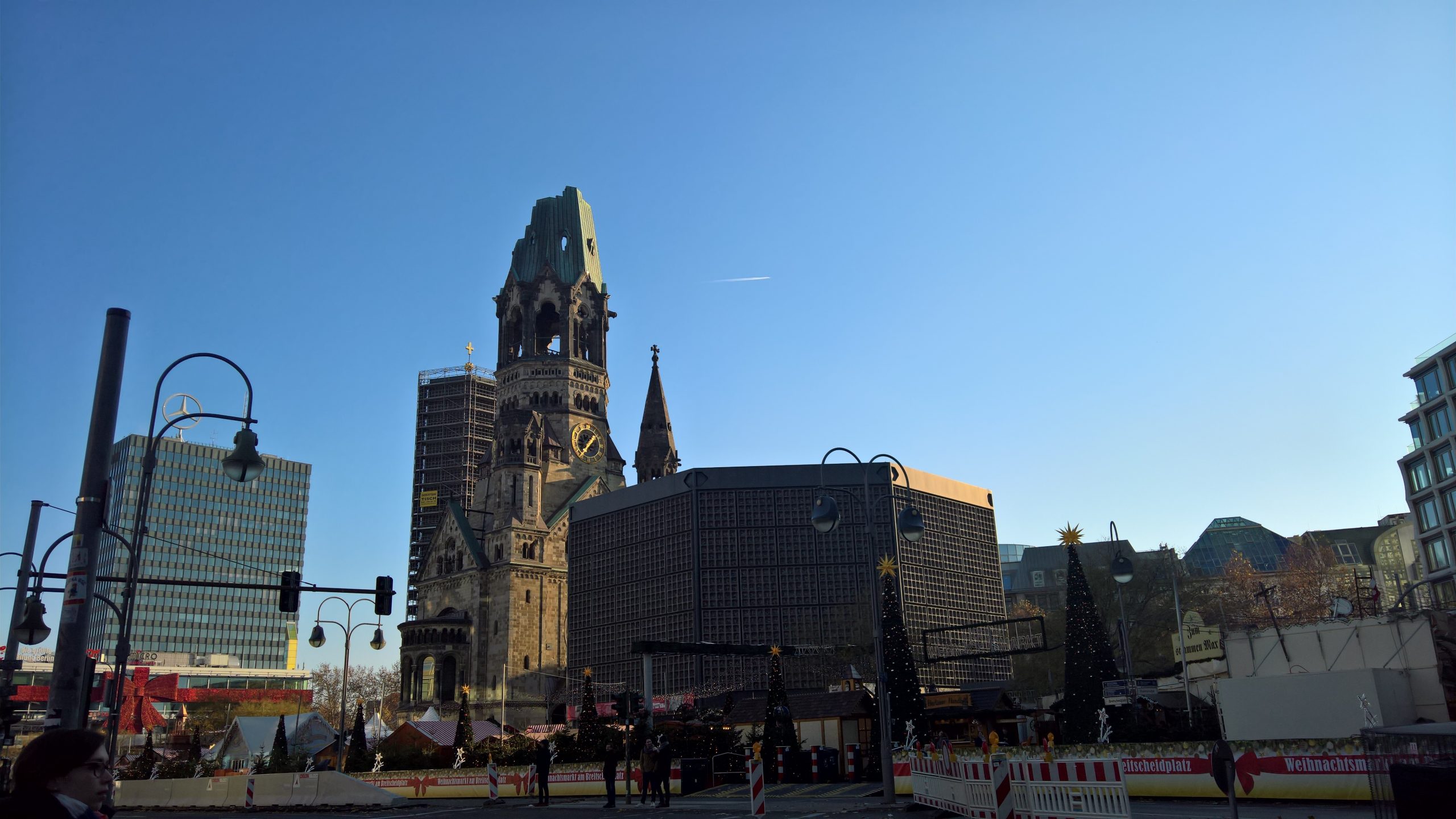 Một người chết và chín người bị thương sau khi xe tông vào người đi bộ ở Berlin
