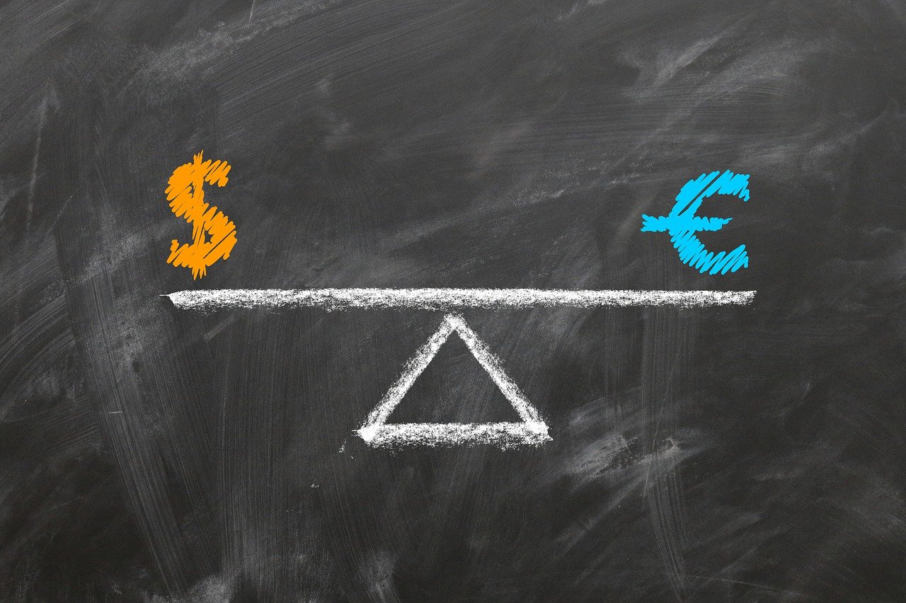 Tỷ giá đồng euro đạt mức ngang bằng với đô la lần đầu tiên sau 20 năm