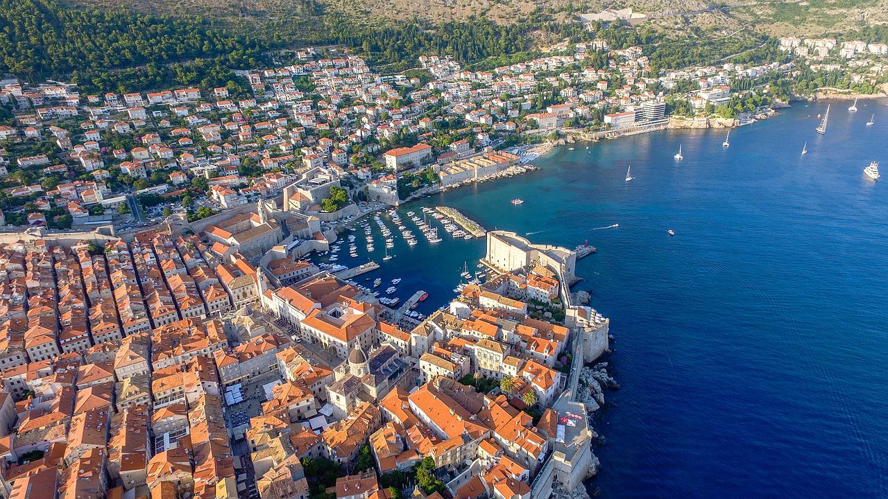 Vụ tai nạn xe buýt ở Croatia: 12 người thiệt mạng khi xe chở người Công giáo Ba Lan đến đền thờ Bosnia trượt khỏi đường