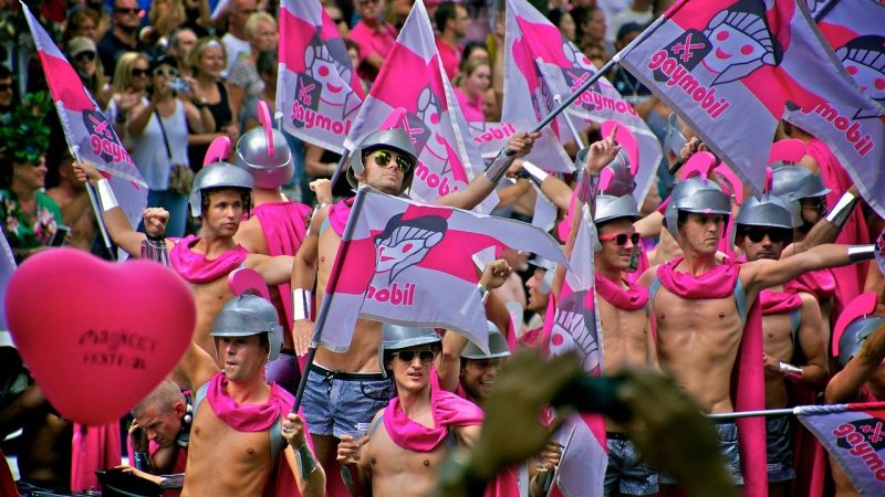 Pride Amsterdam lần thứ 26 bắt đầu trong ánh nắng chói chang