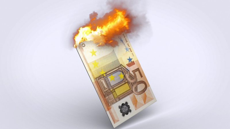 Lạm phát khu vực đồng Euro tăng vọt lên mức kỷ lục 10%, gây áp lực chồng chất lên Ngân hàng Trung ương Châu Âu
