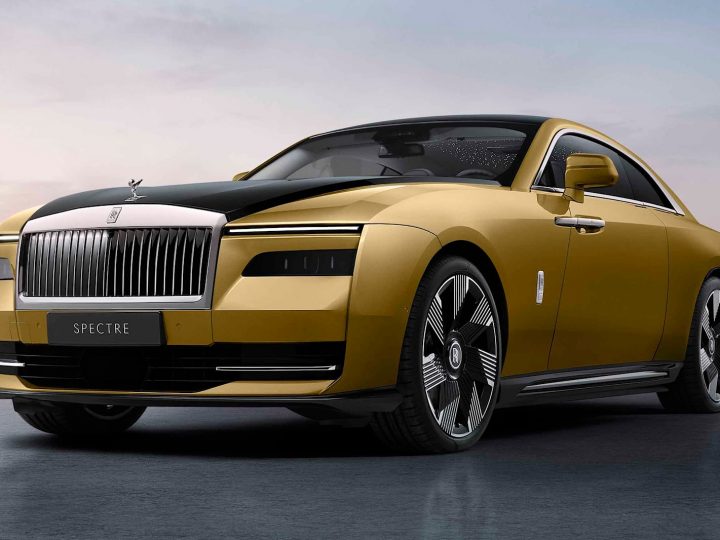 Rolls-Royce cho biết họ đã có hàng trăm đơn đặt hàng tại Mỹ cho chiếc xe điện Spectre trị giá 413.000 USD của mình