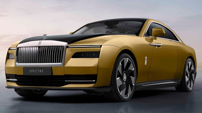 Rolls-Royce cho biết họ đã có hàng trăm đơn đặt hàng tại Mỹ cho chiếc xe điện Spectre trị giá 413.000 USD của mình
