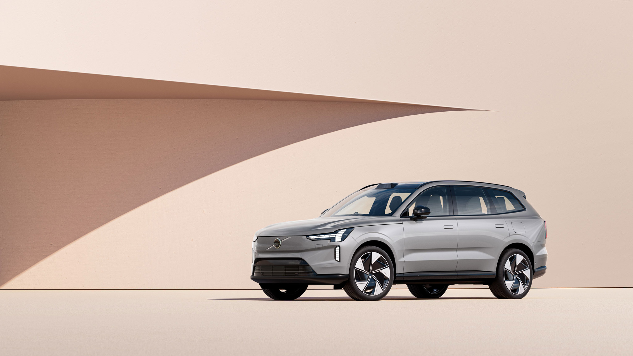 Volvo EX90: Chiếc SUV bền vững chạy hoàn toàn bằng điện mới ra mắt có thể cung cấp năng lượng cho ngôi nhà của bạn