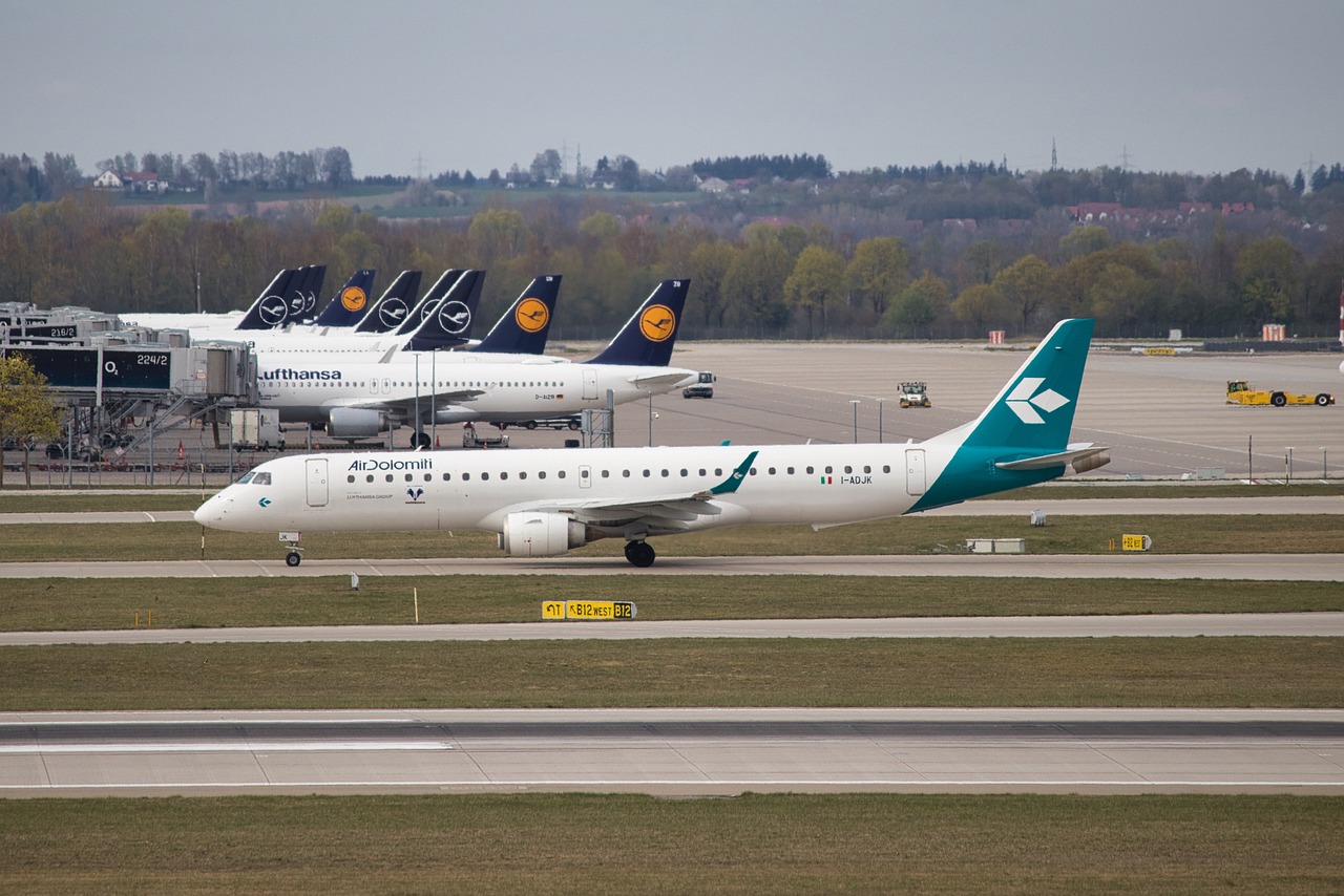 Munich cấm các cuộc biểu tình gây rối về khí hậu sau khi các nhà hoạt động nhắm mục tiêu vào đường băng