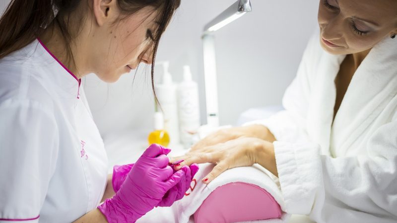 Nghiên cứu cho thấy máy sấy móng UV được sử dụng trong sơn móng gel có thể làm hỏng DNA và gây đột biến trong tế bào người