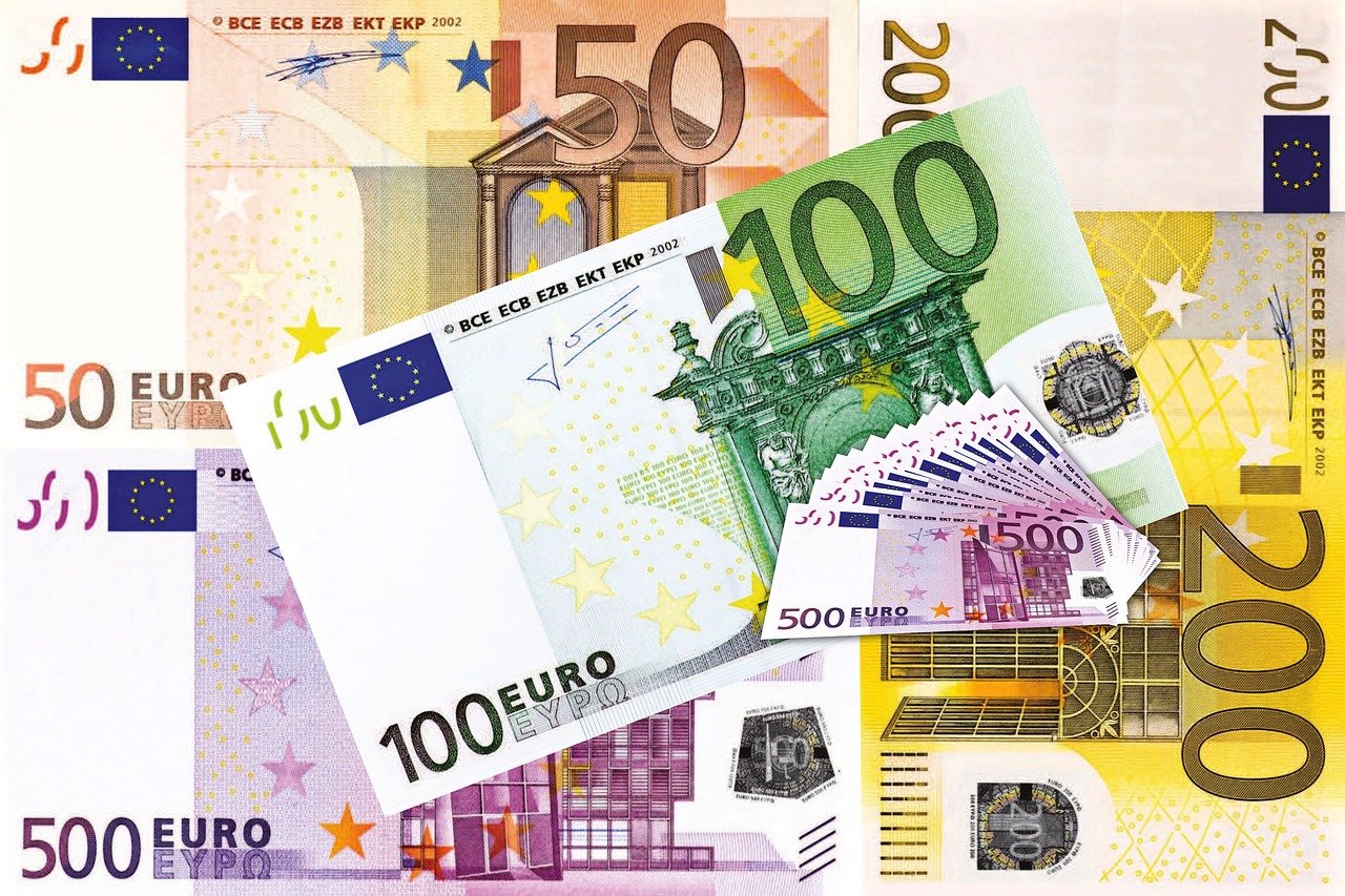 Các chuyên gia tiền tệ đang lạc quan về đồng euro khi châu Âu tìm cách ngăn chặn suy thoái kinh tế