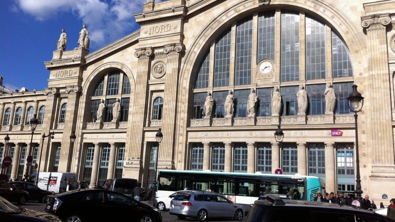 Tấn công bằng dao ở nhà ga Paris: Ít nhất sáu người bị thương và nghi phạm bị bắn