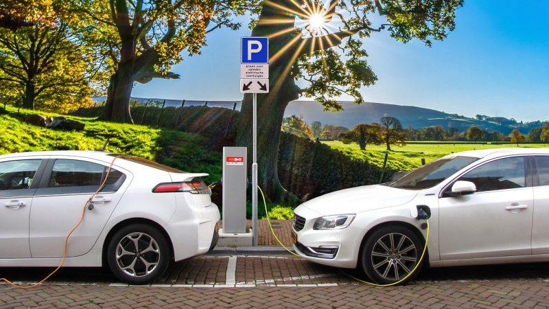 Liệu giá của ô tô điện có ngang giá với ô tô chạy bằng xăng và dầu diesel hay không?
