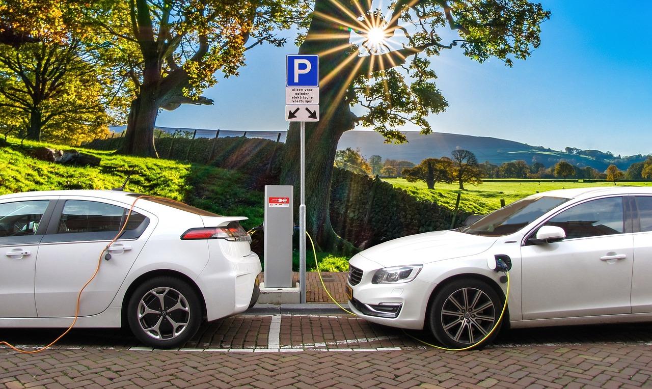 Liệu giá của ô tô điện có ngang giá với ô tô chạy bằng xăng và dầu diesel hay không?
