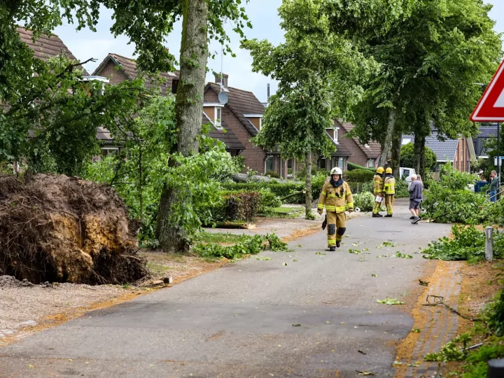 Hà Lan: Lốc xoáy tấn công Apeldoorn và khu vực xung quanh, cảnh báo gió tiếp tục giật mạnh