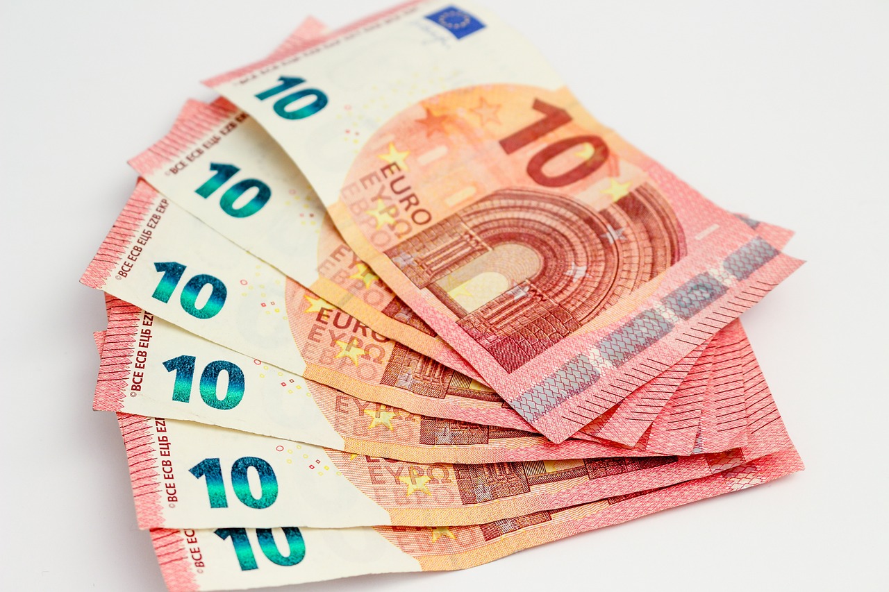 Nền kinh tế khu vực đồng Euro cho thấy khả năng phục hồi khi GDP quý hai vượt qua kỳ vọng và lạm phát giảm