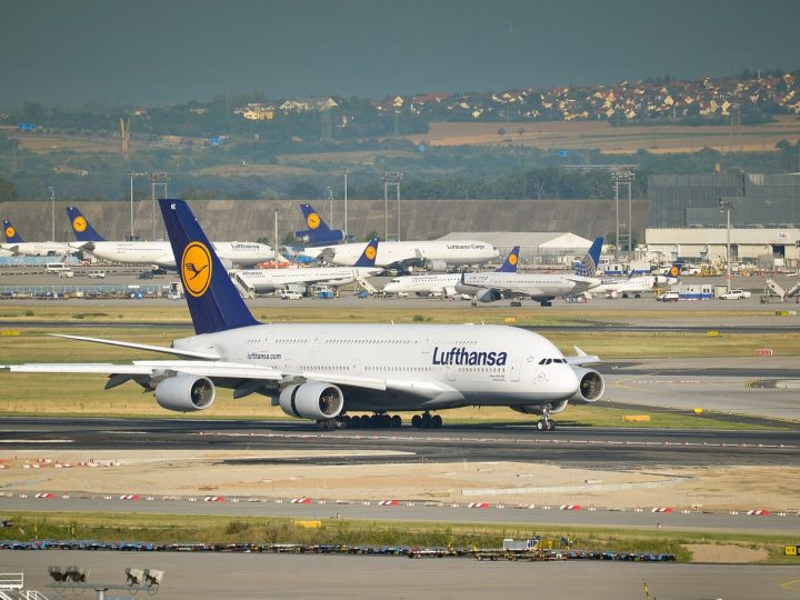 Đức: Các chuyến bay bị hủy do mưa lớn làm ngập đường băng sân bay Frankfurt