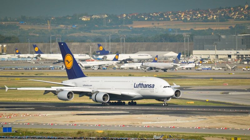 Đức: Các chuyến bay bị hủy do mưa lớn làm ngập đường băng sân bay Frankfurt