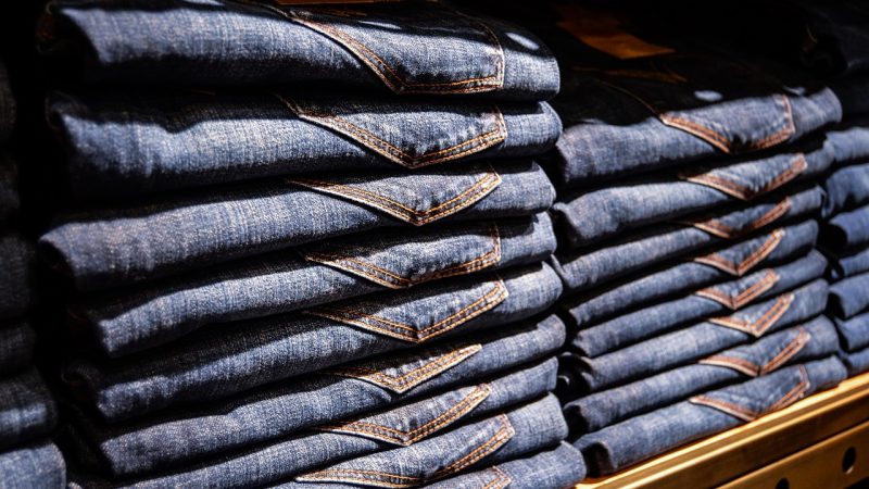 Bao lâu thì bạn nên giặt quần jeans? CEO của Levi’s giải quyết cuộc tranh luận này