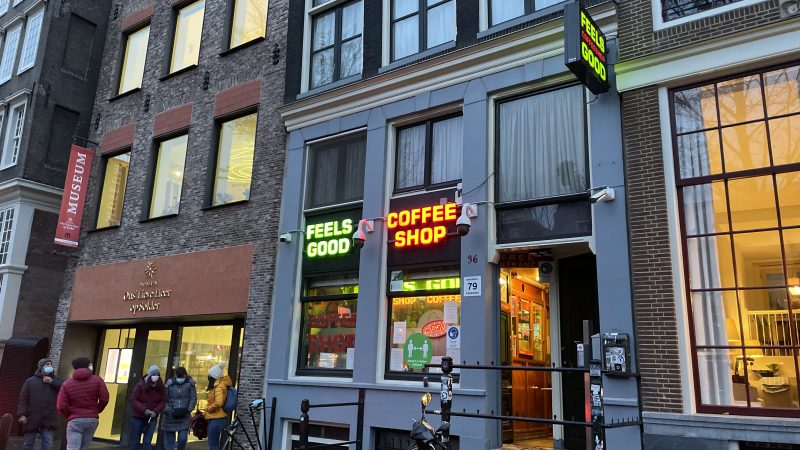 Thị trưởng Amsterdam: Bán và sử dụng cocaine không còn là tội hình sự!