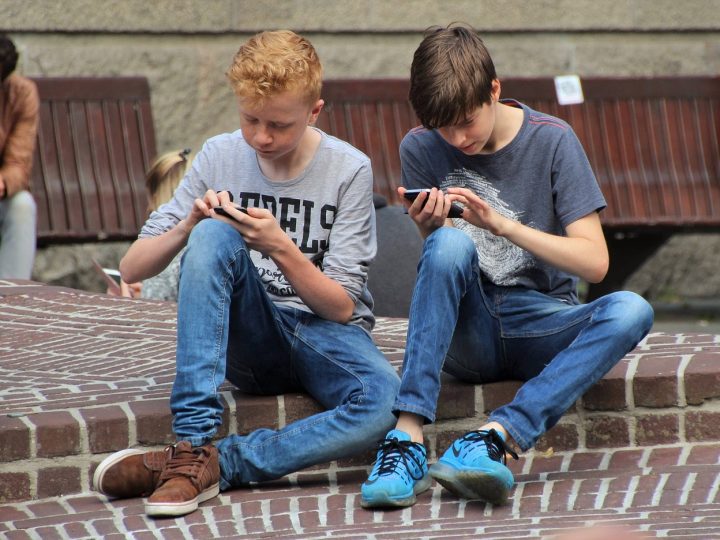 Điện thoại thông minh sẽ bị cấm trong lớp học ở Ý