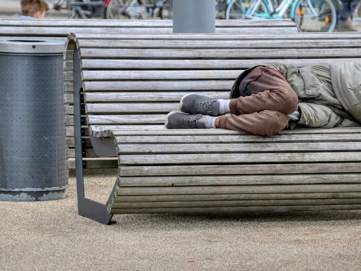Giải quyết tình trạng vô gia cư ở châu Âu: Cần một cách tiếp cận ‘cấp tiến’ hơn