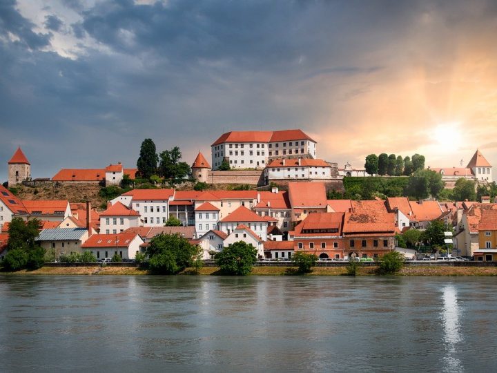 Cân bằng di sản và đổi mới: Khám phá thị trấn lâu đời nhất Slovenia