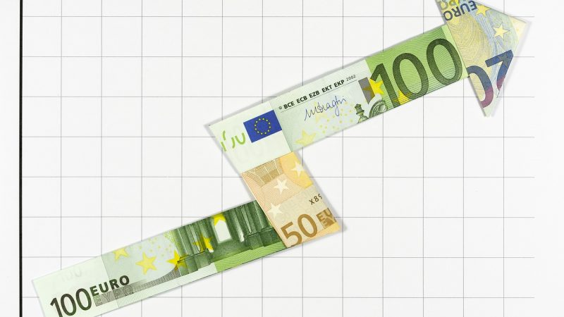 Nhịp sống kinh tế Eurozone tăng nhanh nhờ dịch vụ: Chứng khoán có thể tăng mạnh hơn nữa?