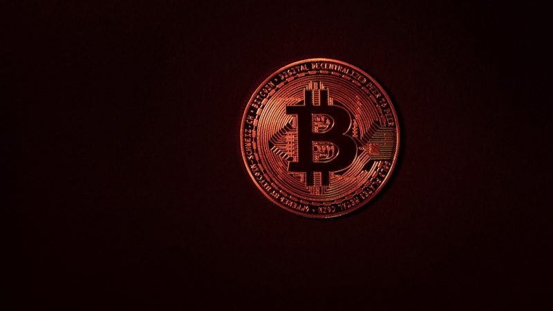 Bitcoin trượt xuống mức thấp nhất trong hai tháng khi Fed báo hiệu họ chưa sẵn sàng cắt giảm lãi suất