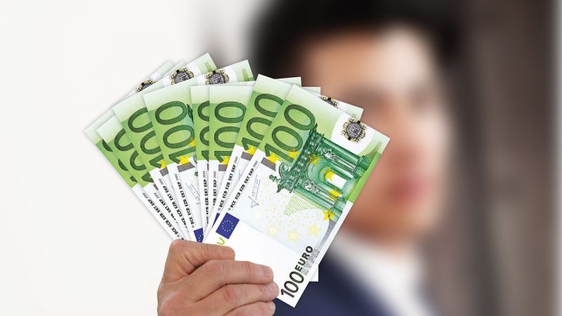 Lạm phát khu vực đồng Euro giảm xuống còn 2,5%