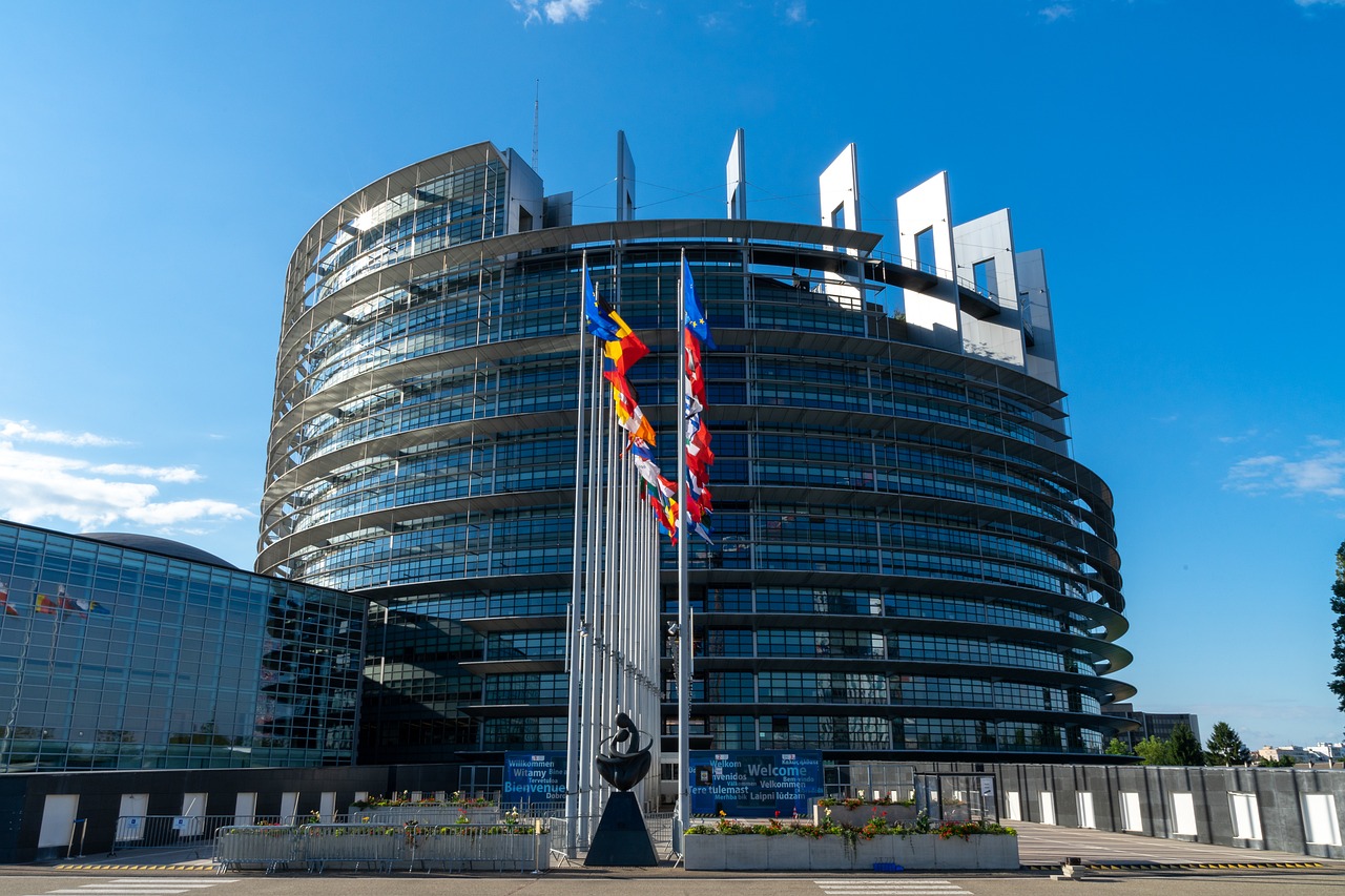 Brussels đang chờ lời giải thích về việc Hungary nới lỏng chế độ cấp thị thực cho người Nga