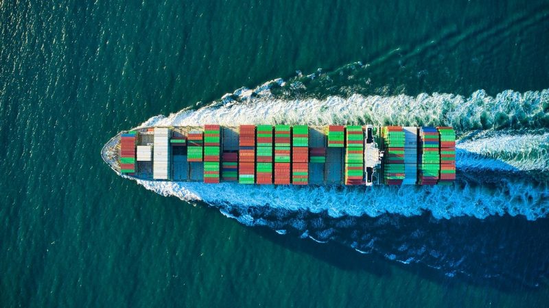 Tàu chở dầu treo cờ Hy Lạp bốc cháy và dường như trôi dạt trên Biển Đỏ