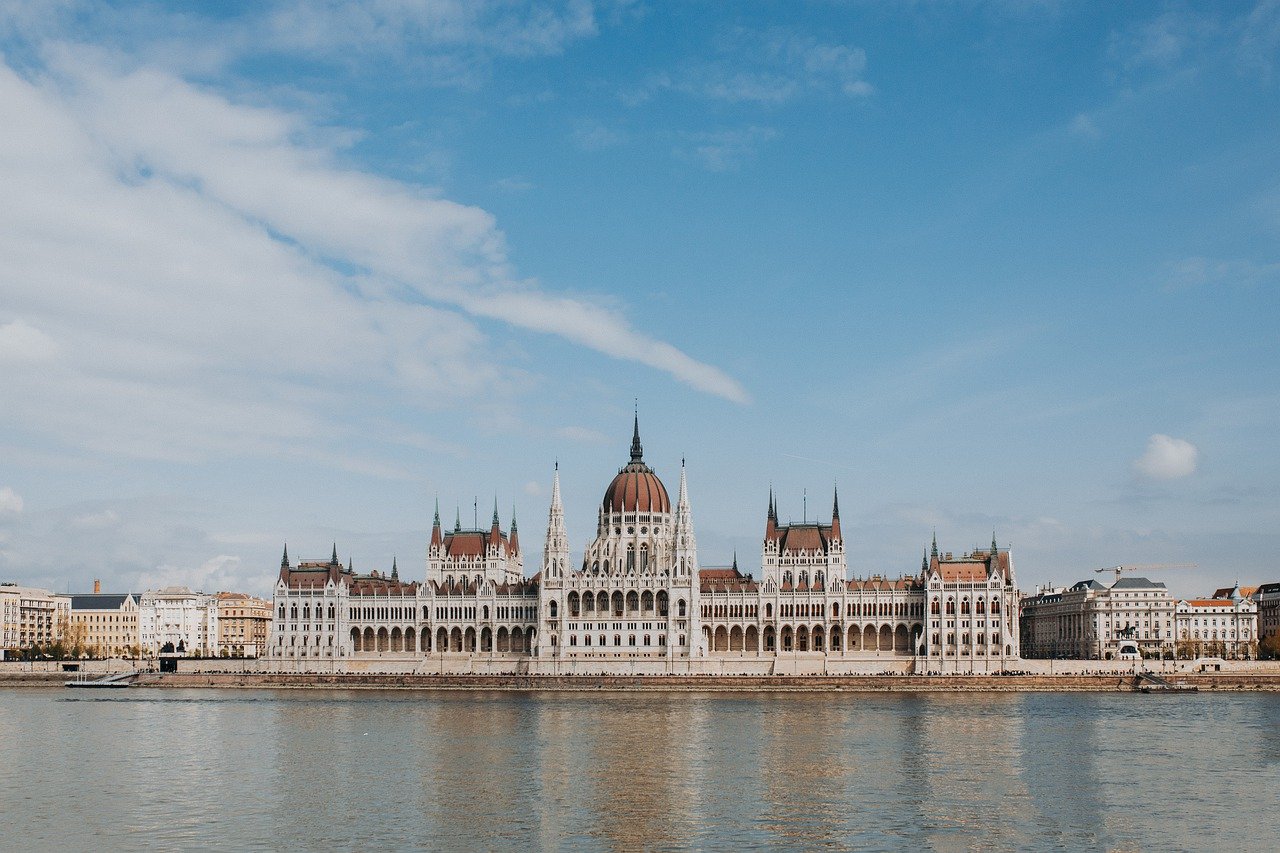 Các quan chức EU và Hungary bất đồng về chương trình cấp thị thực cho công dân Nga