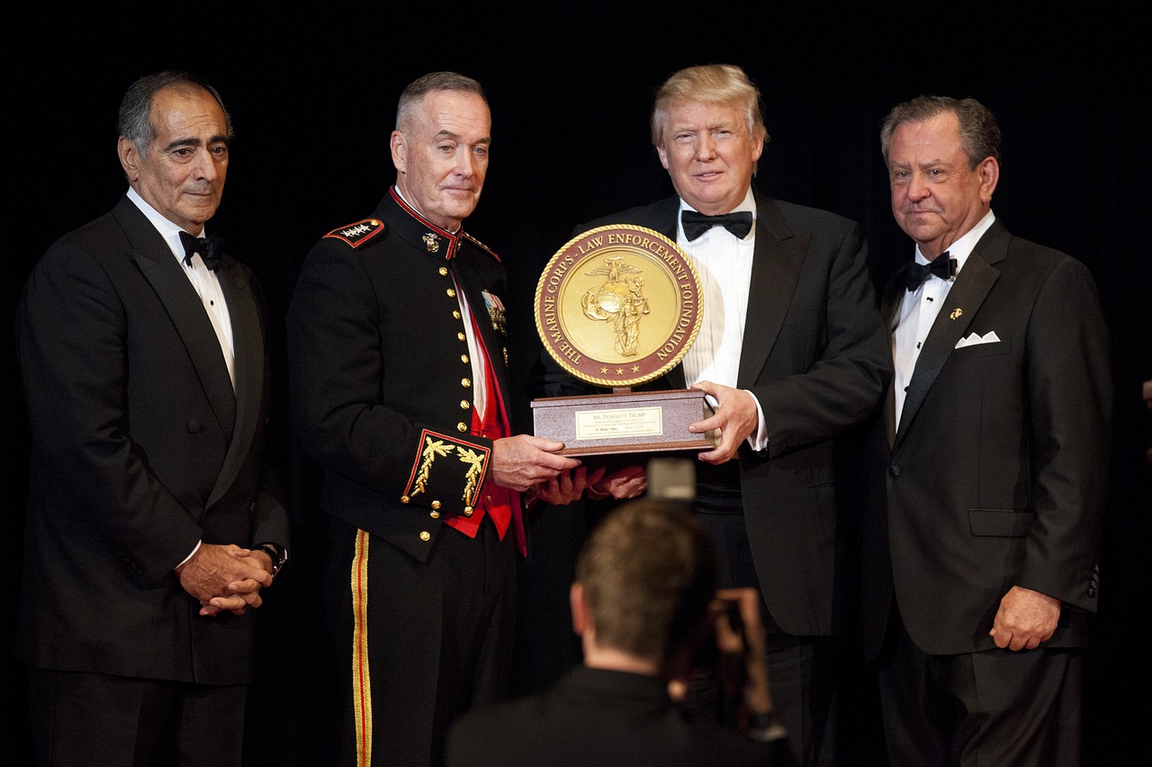 Những hành động khó lường của Donald Trump làm dấy lên lo ngại về sức khỏe tinh thần và nhận thức của ông
