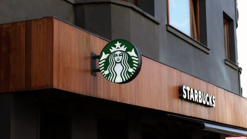 CEO của Starbucks, Brian Niccol: Thị trường cà phê Trung Quốc đang thay đổi nhanh chóng