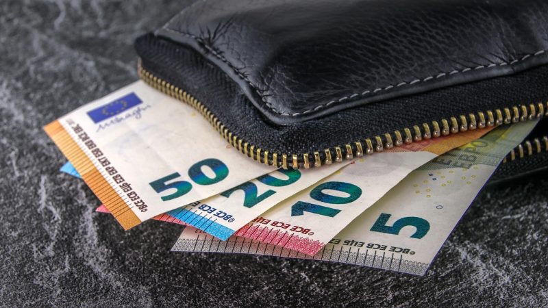 Lạm phát khu vực đồng Euro tăng cao hơn dự kiến ​​2,5% vào tháng 1 do giá năng lượng tăng